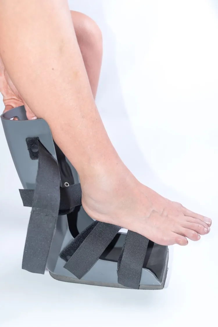 Bota ortopédica Walker para lesiones de tobillo disponible en alquiler
